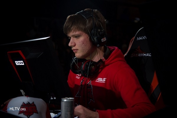 nqz 在 pain 上说：“当你总是在改变事情时，很难保持一致。”